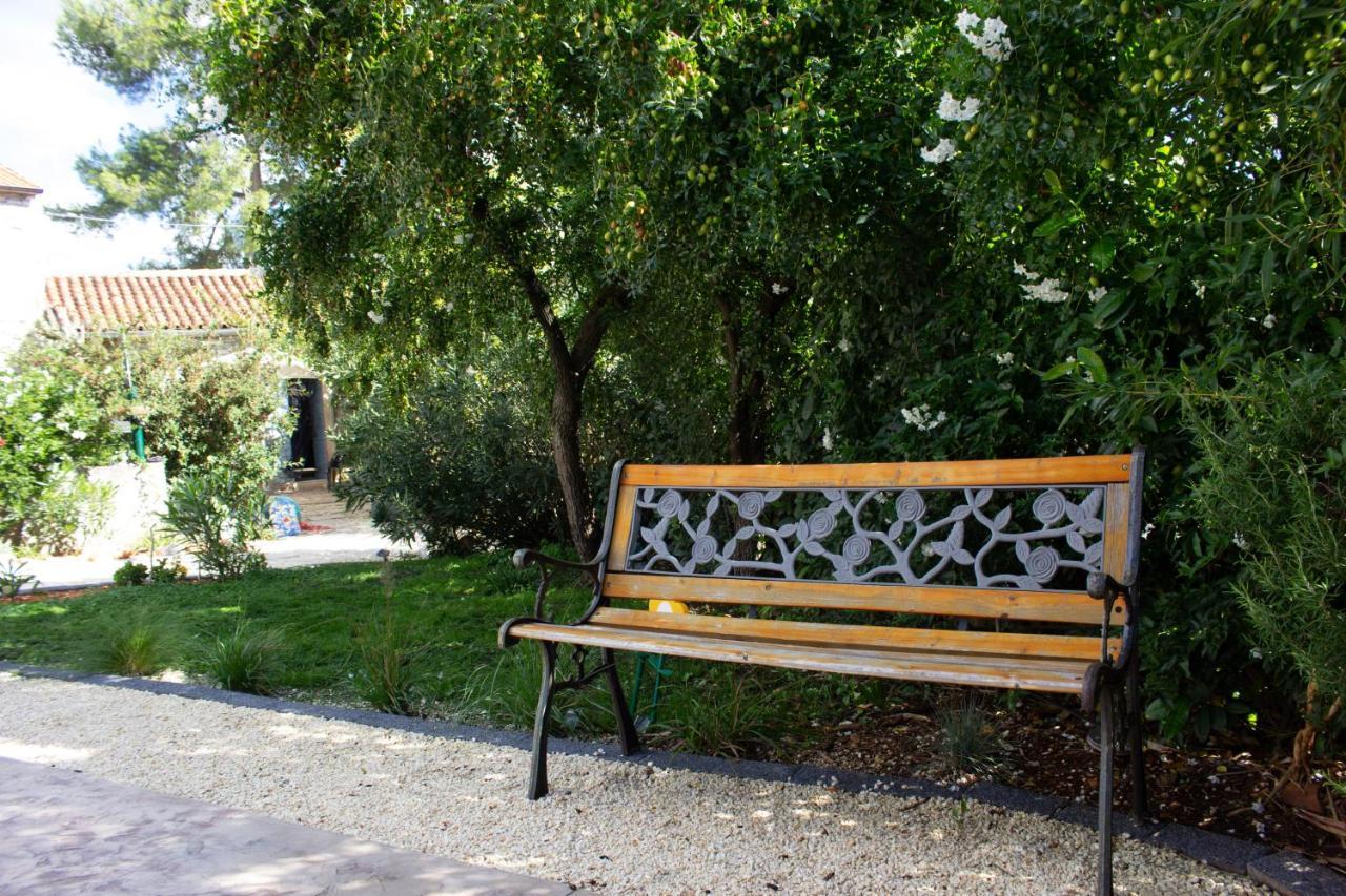 Eti And Mia Holiday Apartments Muntić Екстериор снимка