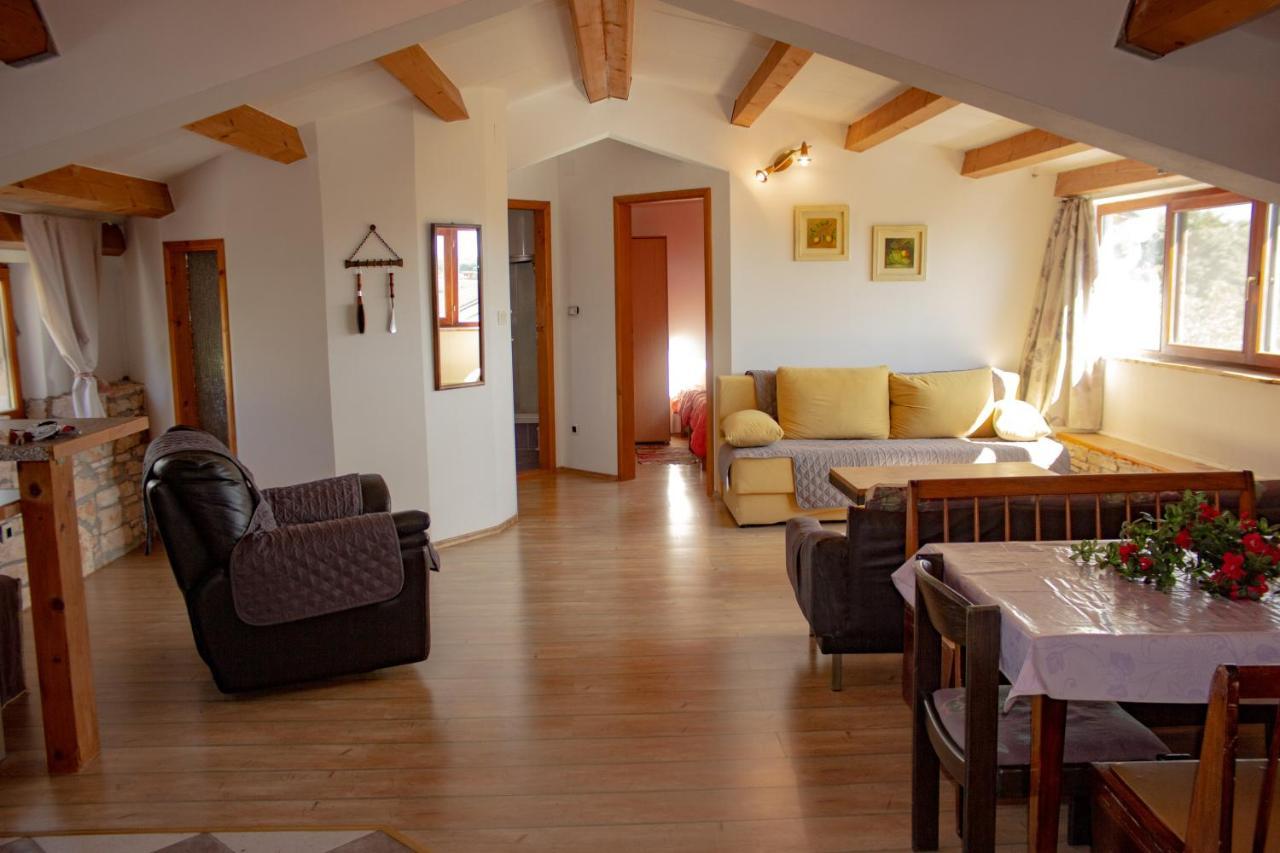 Eti And Mia Holiday Apartments Muntić Екстериор снимка