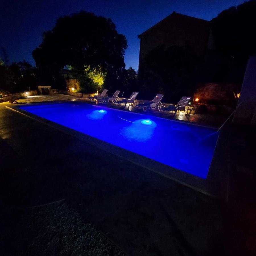 Eti And Mia Holiday Apartments Muntić Екстериор снимка