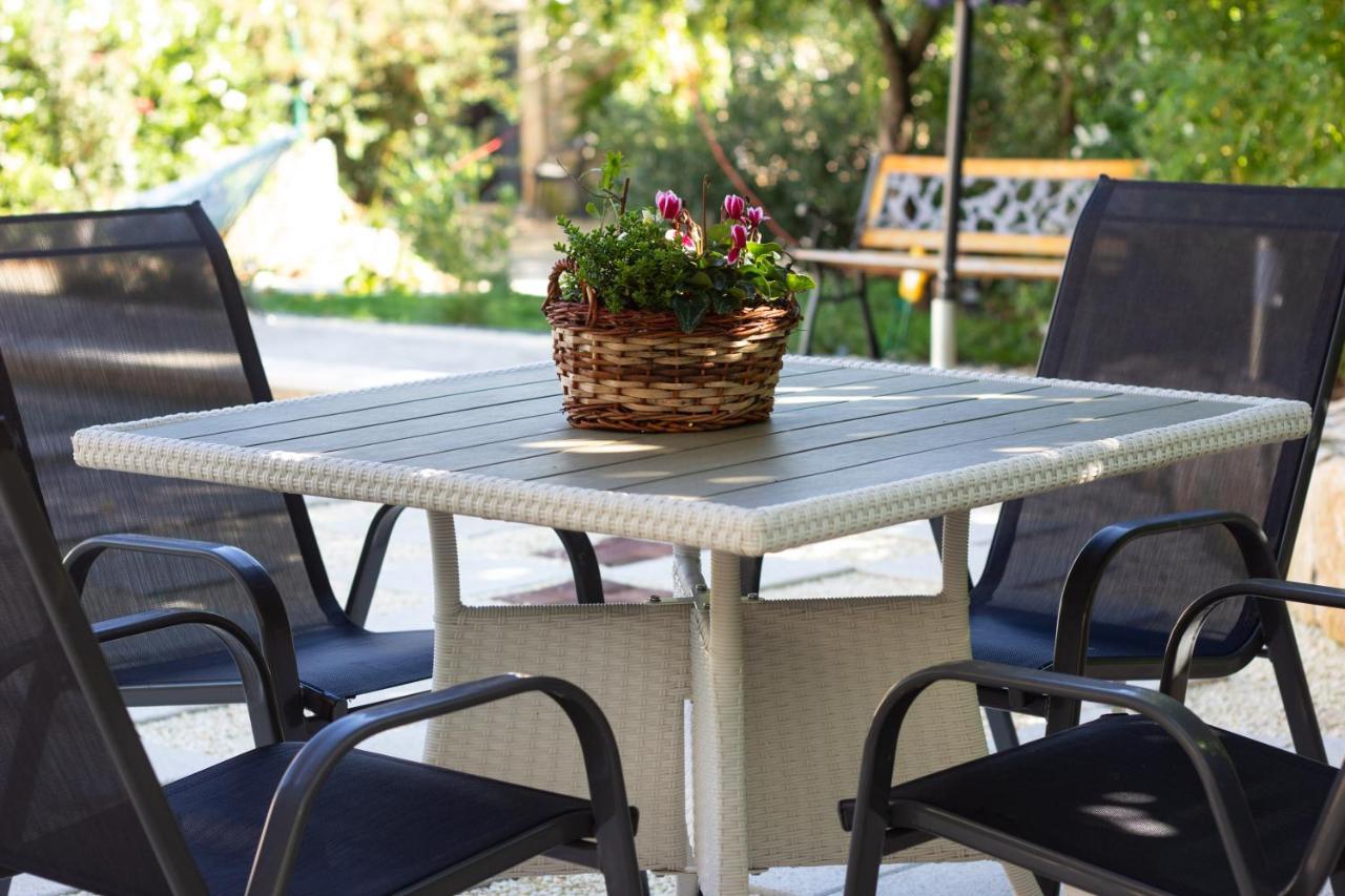 Eti And Mia Holiday Apartments Muntić Екстериор снимка