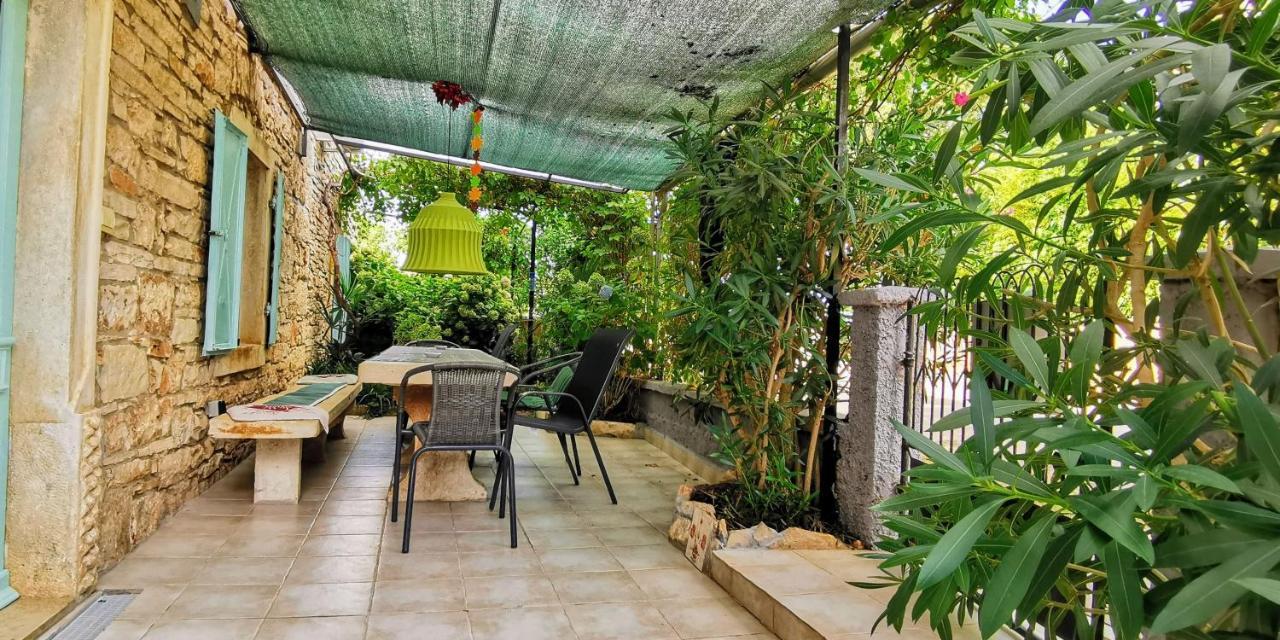 Eti And Mia Holiday Apartments Muntić Екстериор снимка