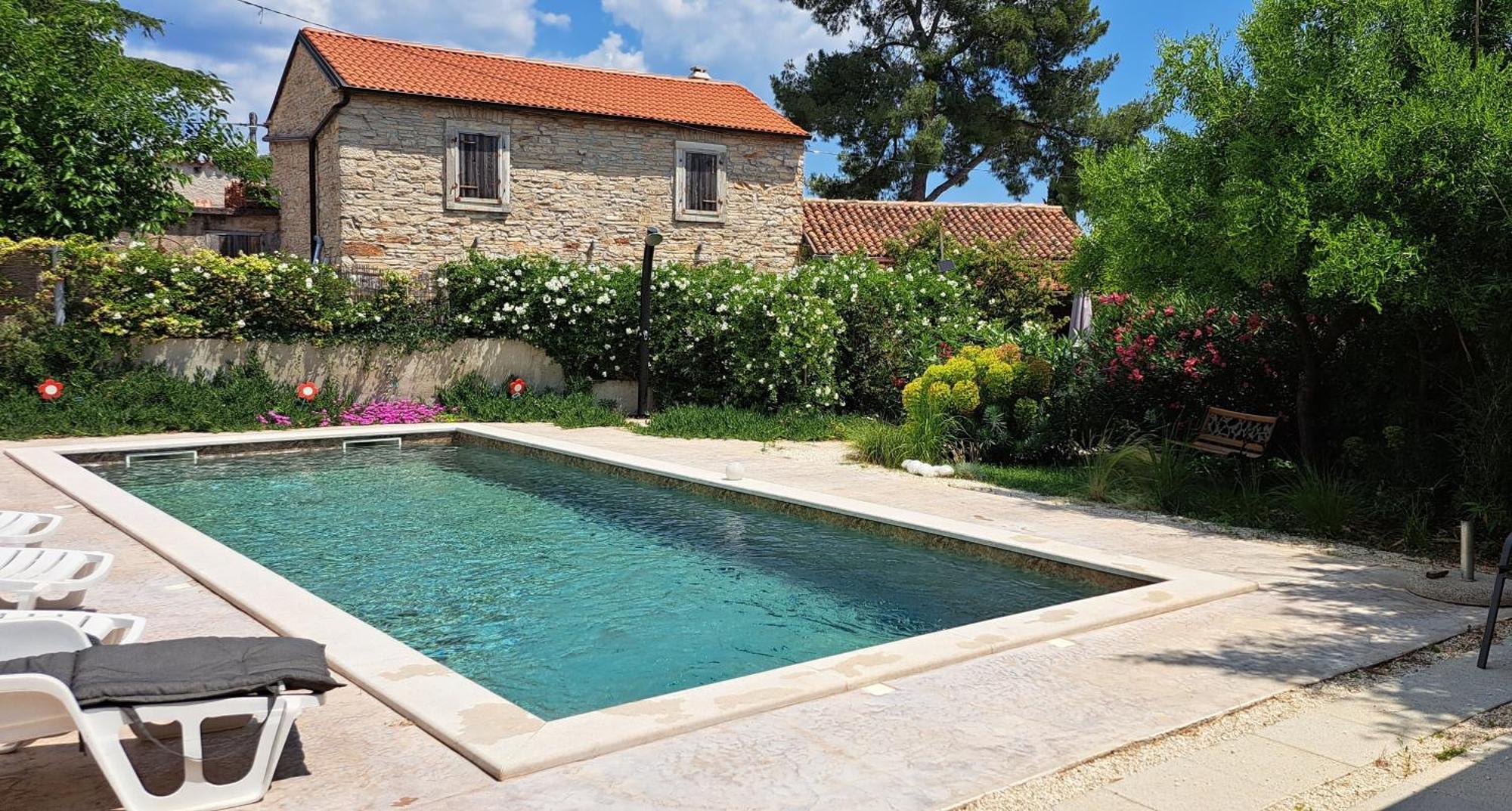 Eti And Mia Holiday Apartments Muntić Екстериор снимка